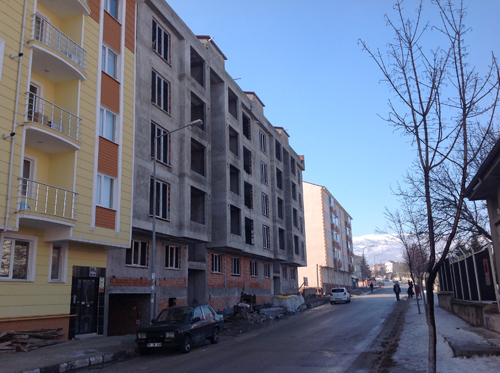 Lise Caddesi Lojman Karşısı